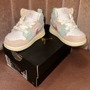 Air Jordan 1 Mid SE - Pink Oxford/White/Jade Ice/Guava Ice - Size 4C